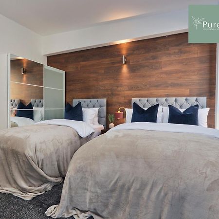 Superb House Manchester Near Etihad With Free Parking Sleeps 8 Zewnętrze zdjęcie