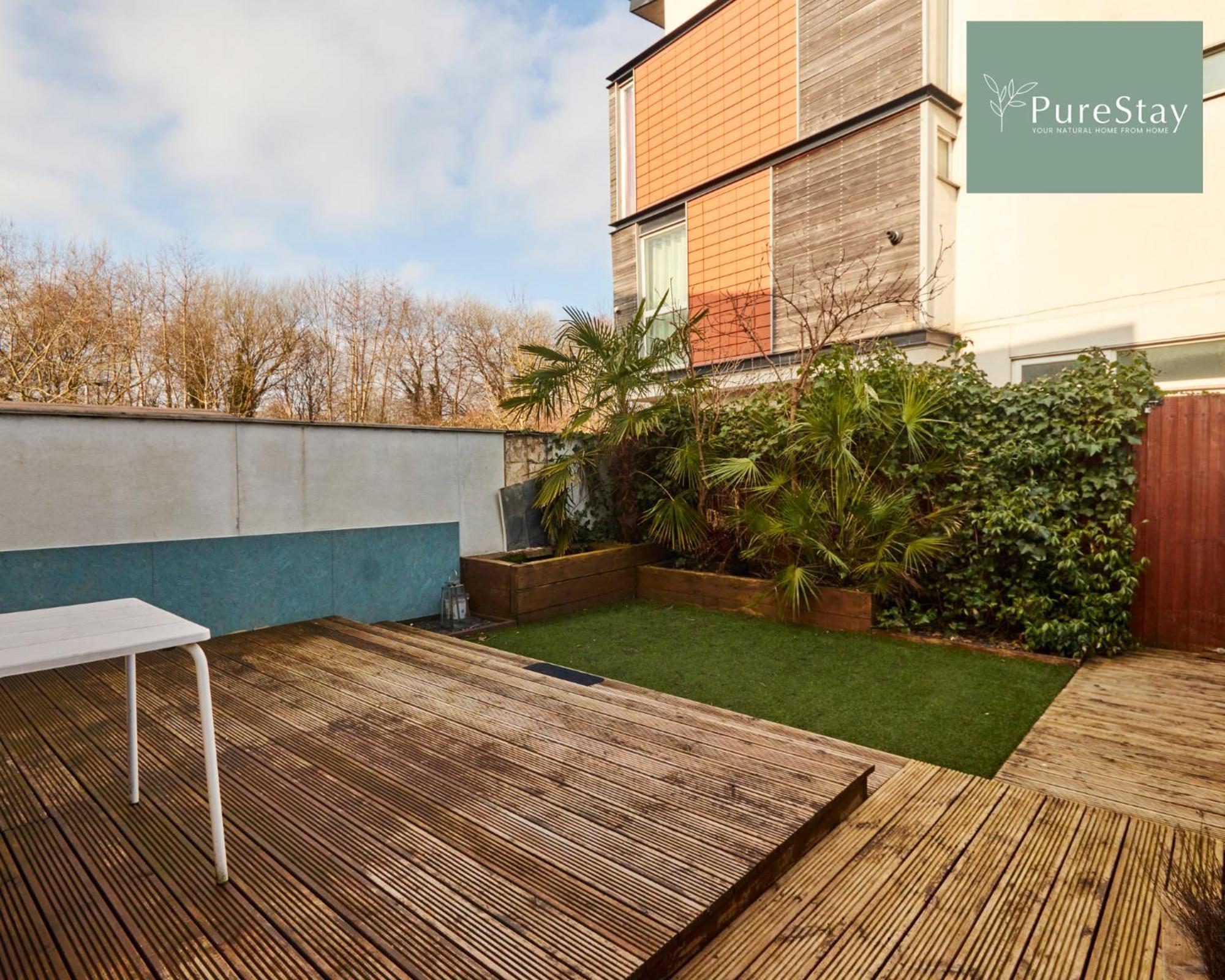 Superb House Manchester Near Etihad With Free Parking Sleeps 8 Zewnętrze zdjęcie