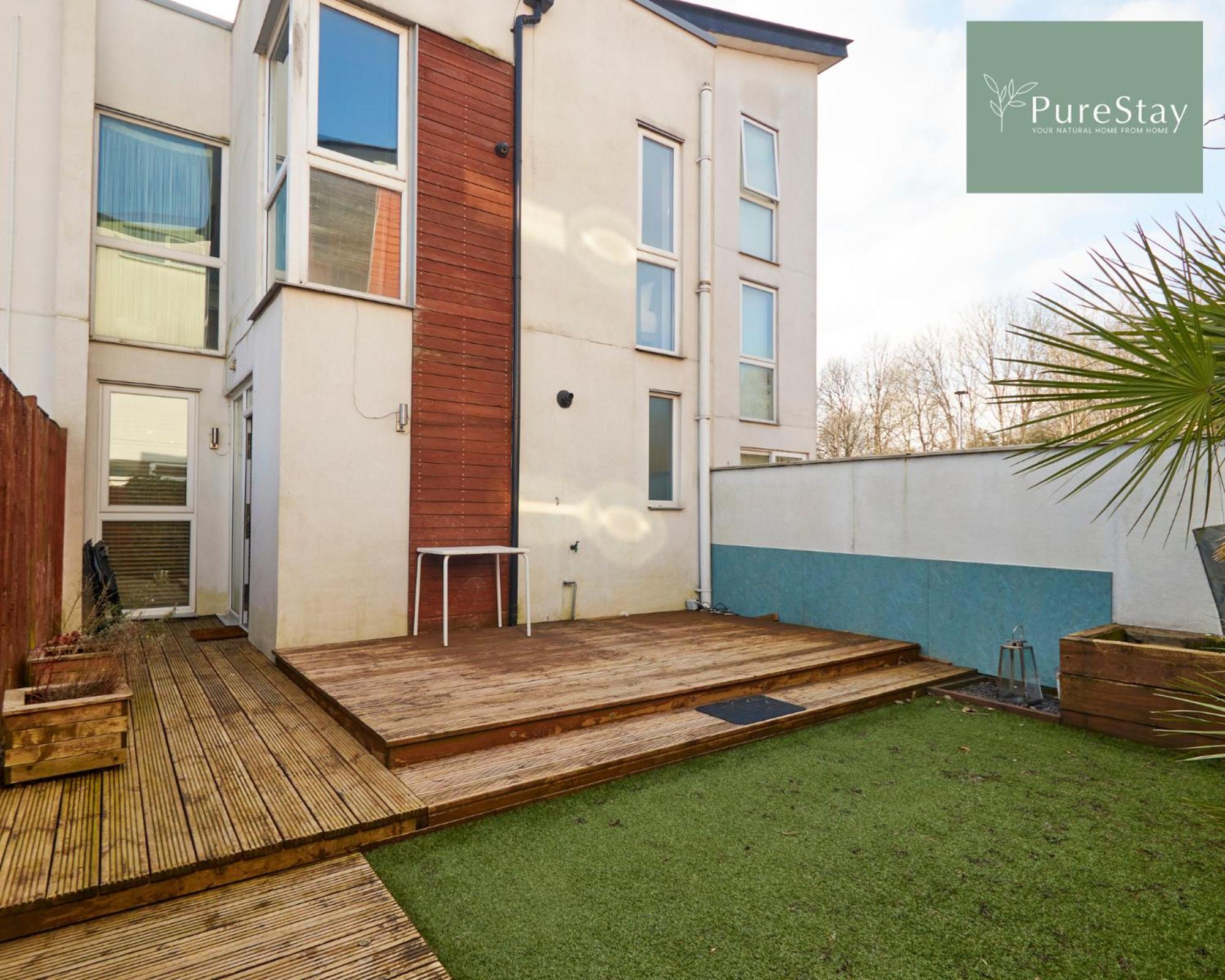Superb House Manchester Near Etihad With Free Parking Sleeps 8 Zewnętrze zdjęcie