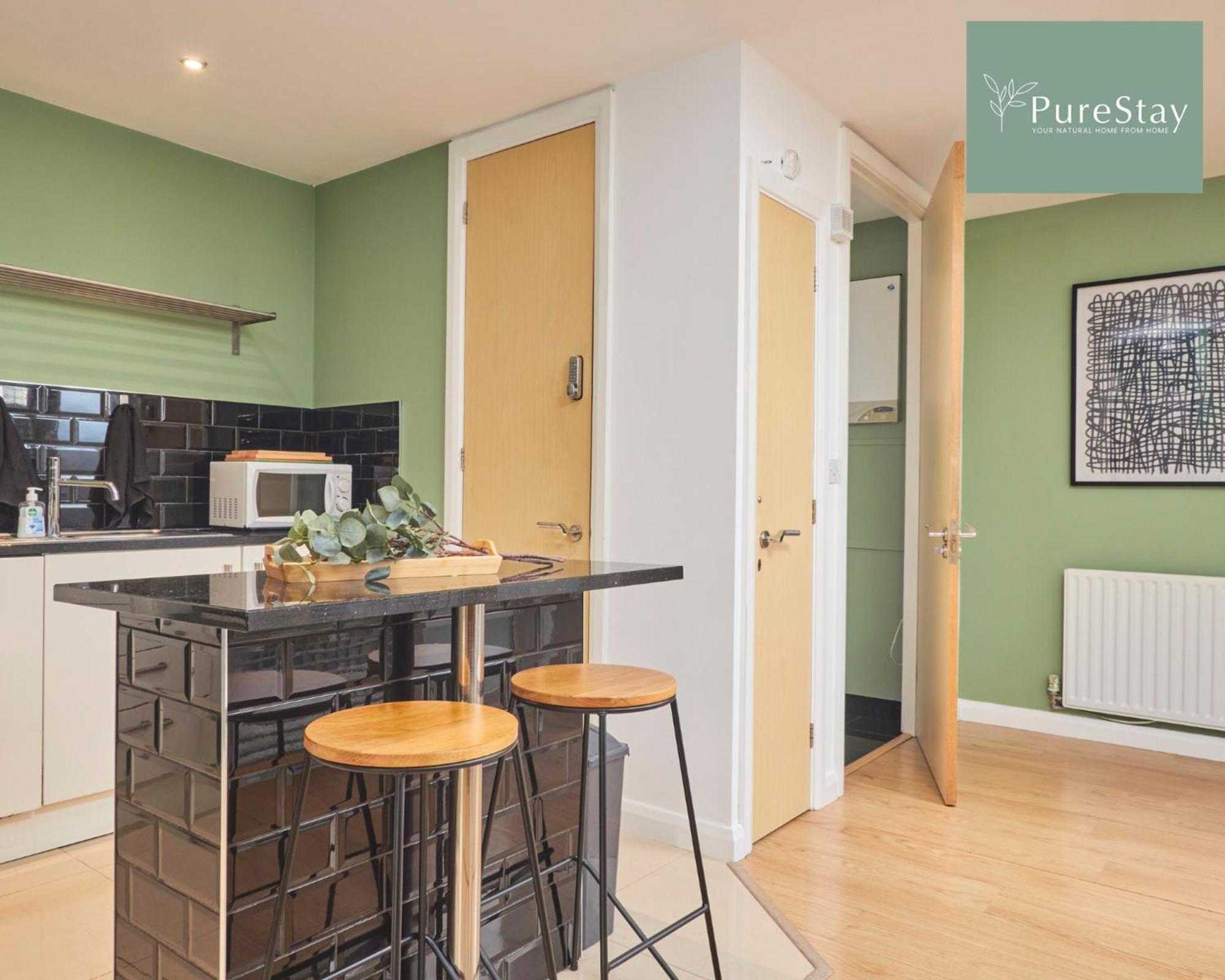 Superb House Manchester Near Etihad With Free Parking Sleeps 8 Zewnętrze zdjęcie