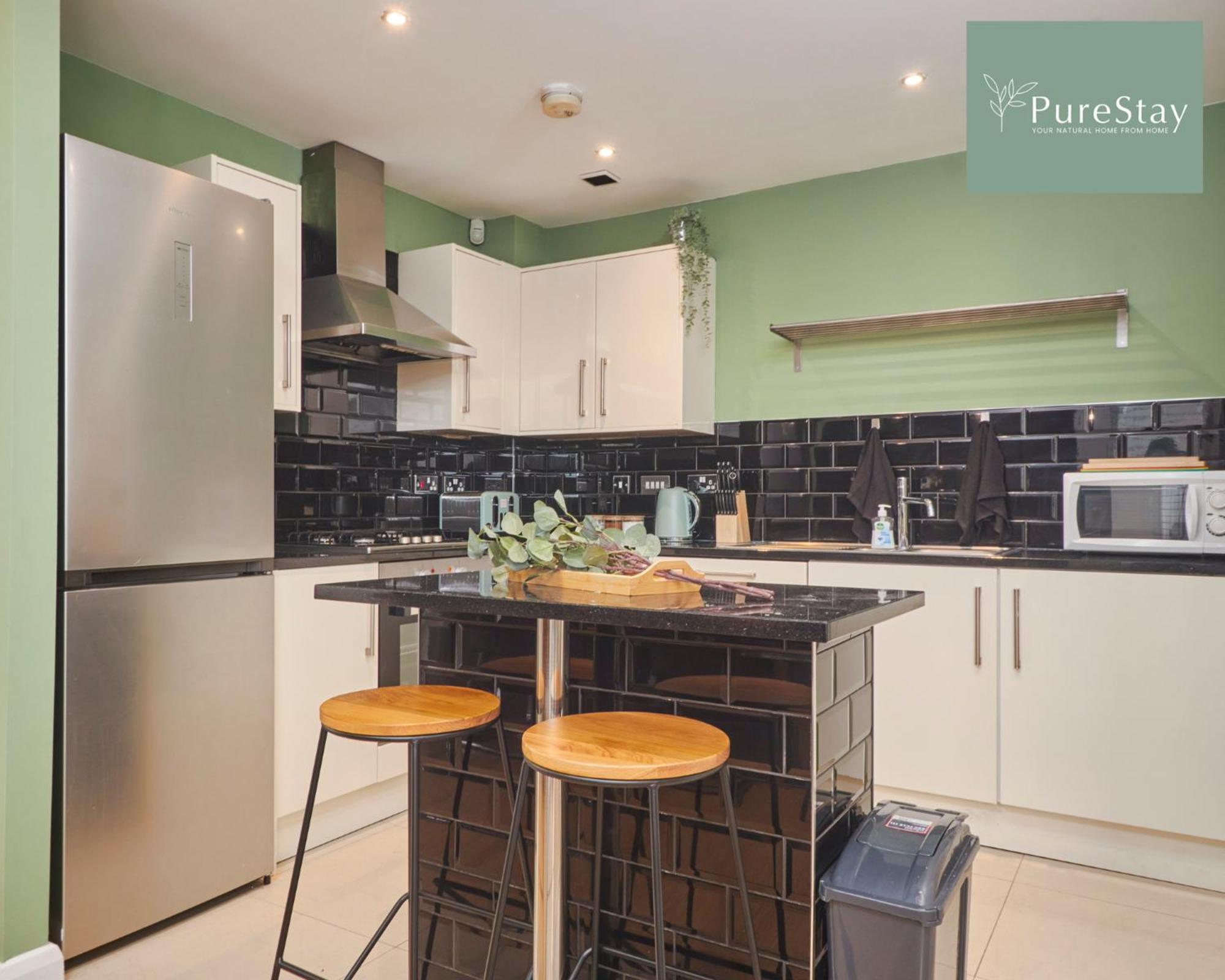 Superb House Manchester Near Etihad With Free Parking Sleeps 8 Zewnętrze zdjęcie