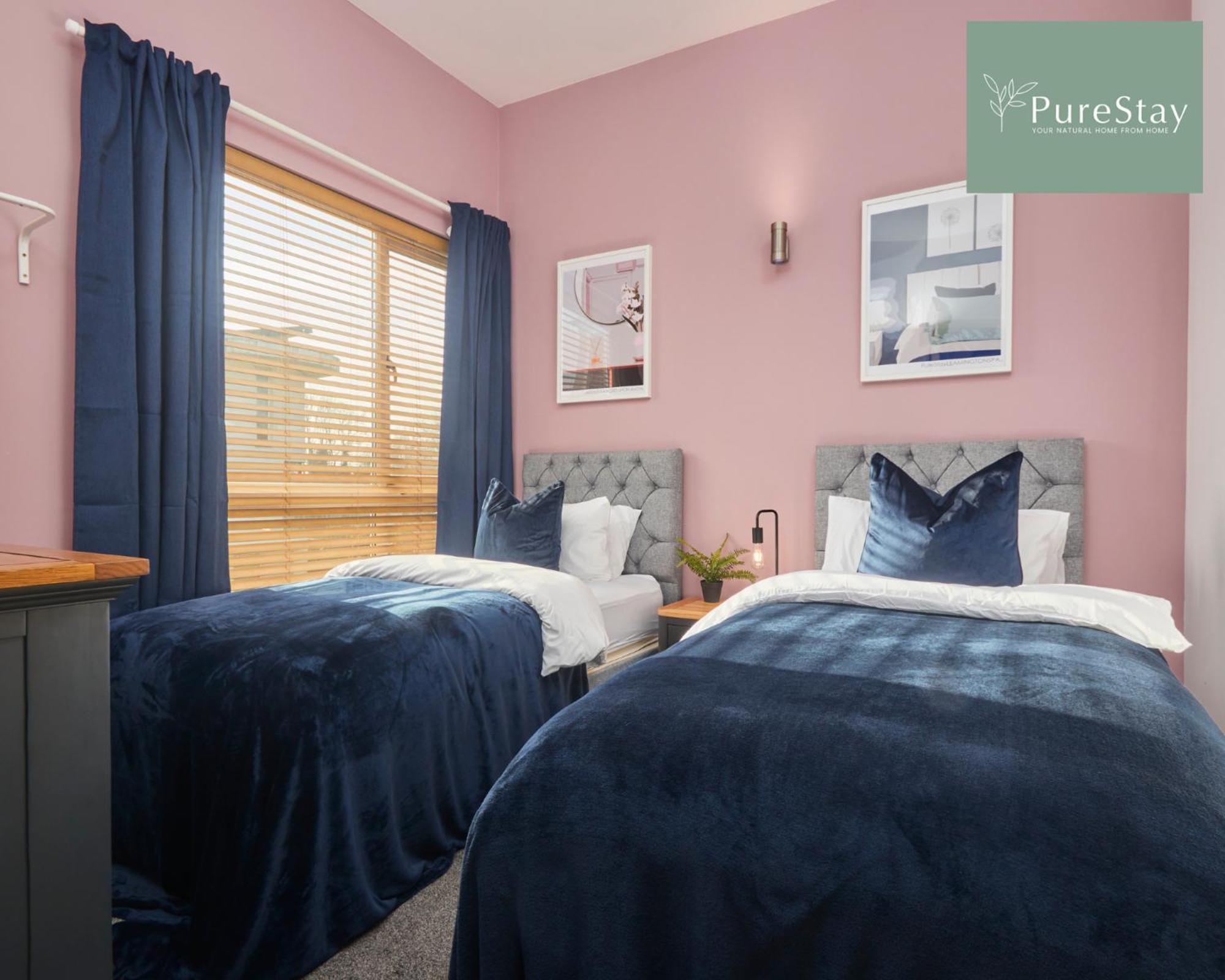 Superb House Manchester Near Etihad With Free Parking Sleeps 8 Zewnętrze zdjęcie