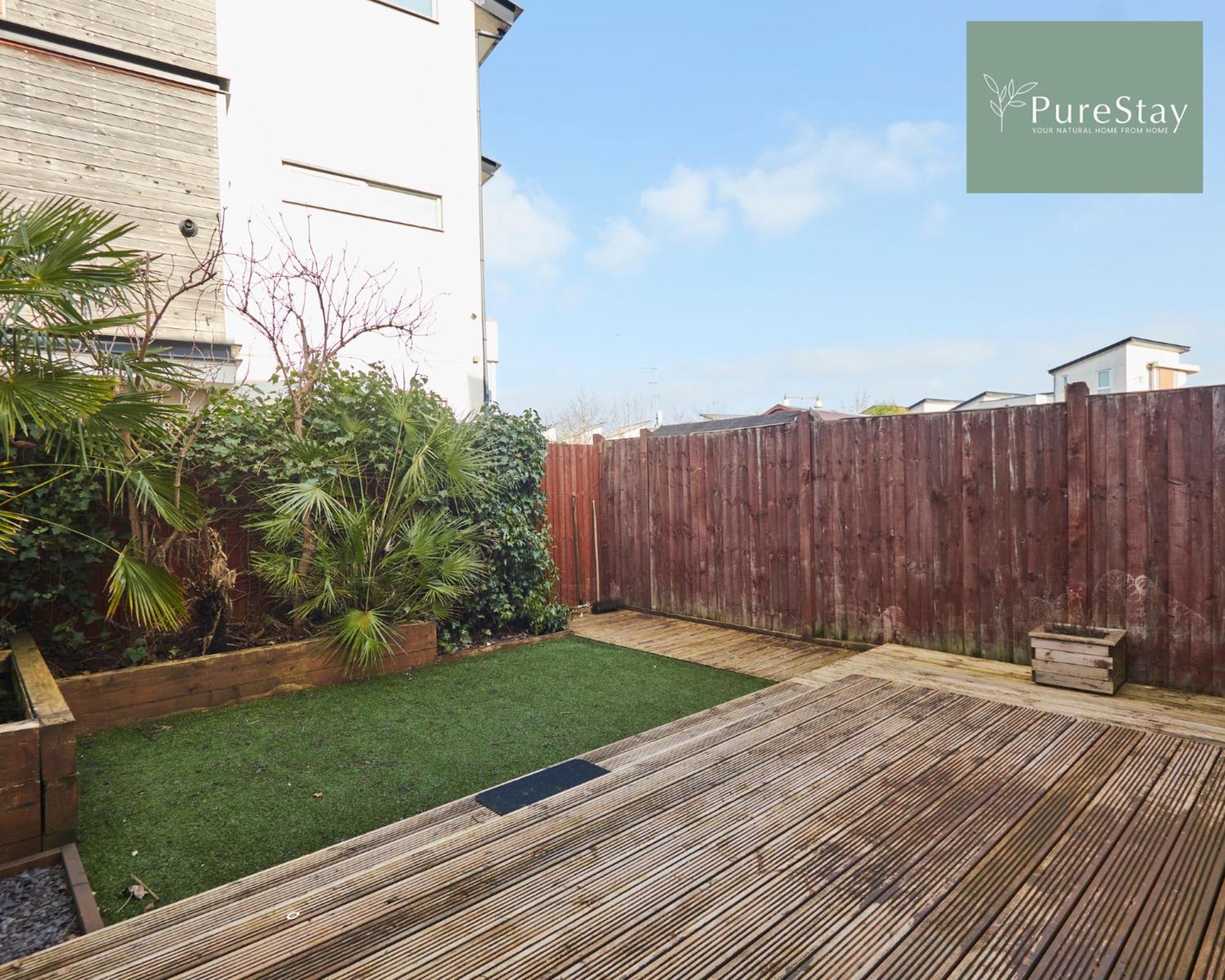 Superb House Manchester Near Etihad With Free Parking Sleeps 8 Zewnętrze zdjęcie
