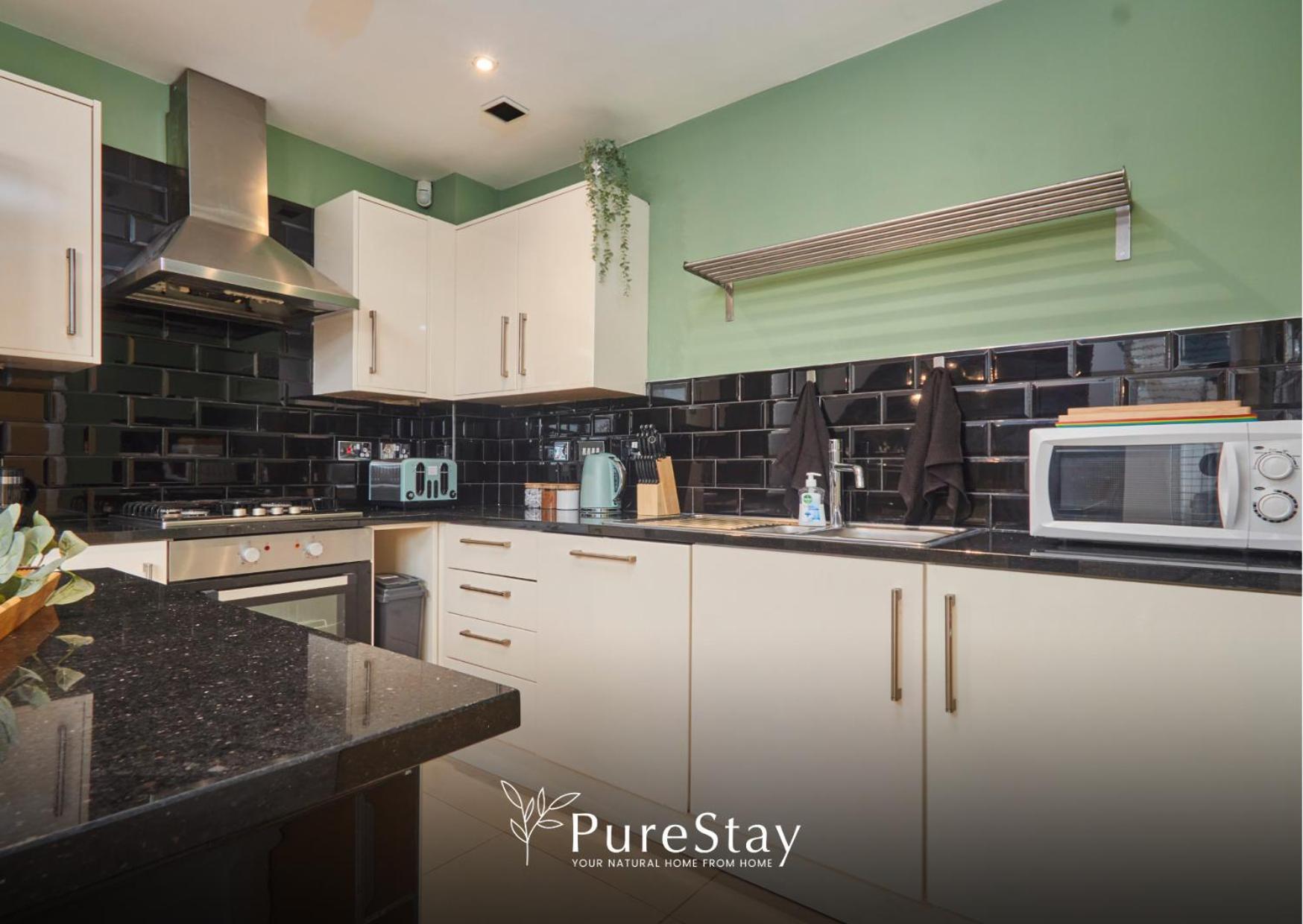 Superb House Manchester Near Etihad With Free Parking Sleeps 8 Zewnętrze zdjęcie